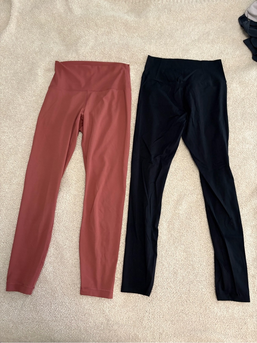 High-Waist Leggings - Rose and Black